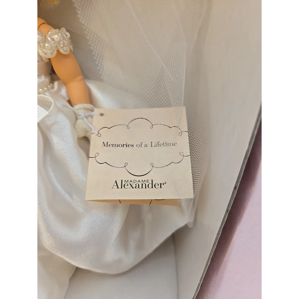NIB Madame Alexander Memories of a Lifetime 30650 Blonde.‎ Wtag. RARE